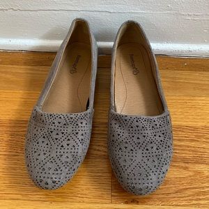 Baretraps grey faux suede loafer - cutout detail